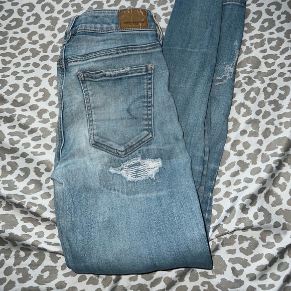 American eagle skinny jeans. Size: 2 great condition color:light wash - Picture 2 of 3